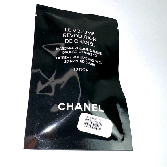 CHANEL Other - 🌺 5/$20 Chanel Le Volume Revolution De Chanel Mascara Mini in 10 Noir